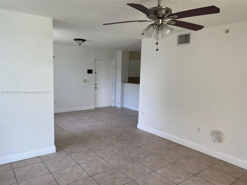 For Rent: $2,000 (1 beds, 1 baths, 700 Square Feet)