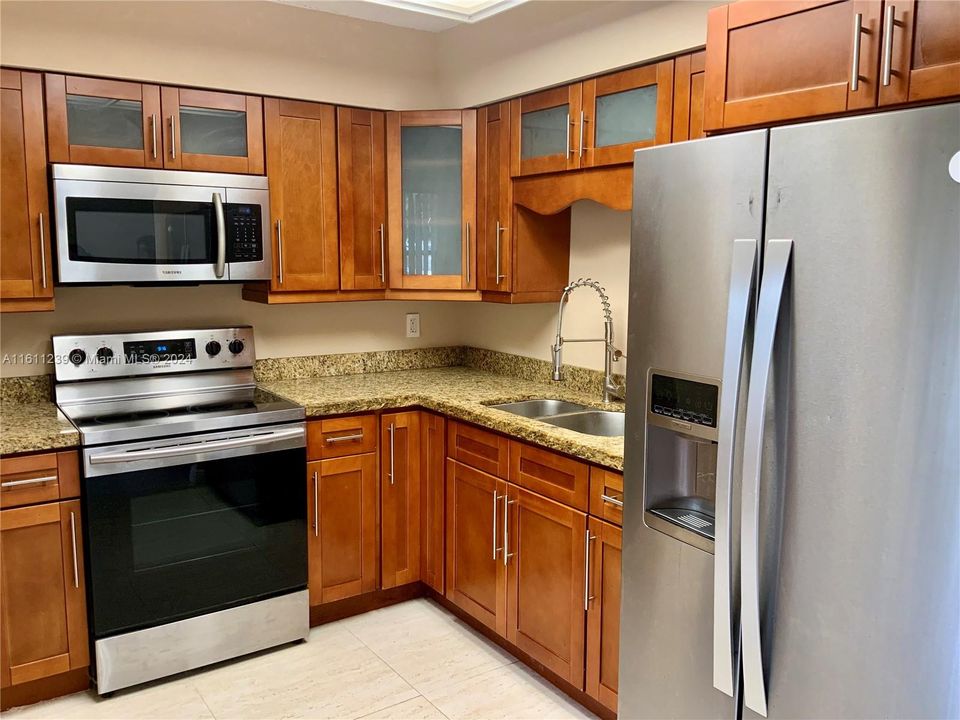 For Sale: $219,800 (2 beds, 2 baths, 1100 Square Feet)