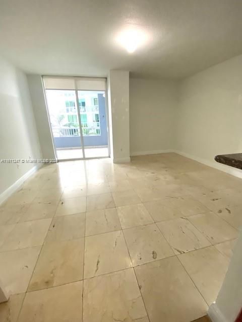 For Rent: $2,700 (1 beds, 1 baths, 630 Square Feet)