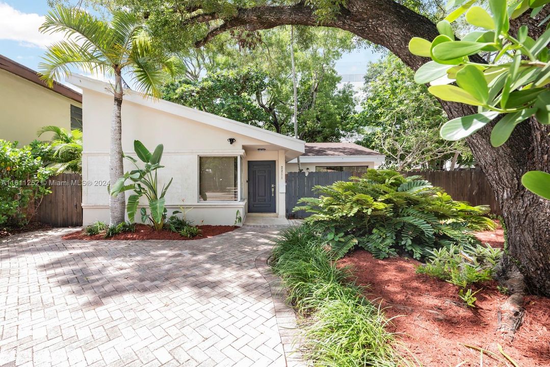 For Sale: $1,499,000 (3 beds, 2 baths, 2033 Square Feet)