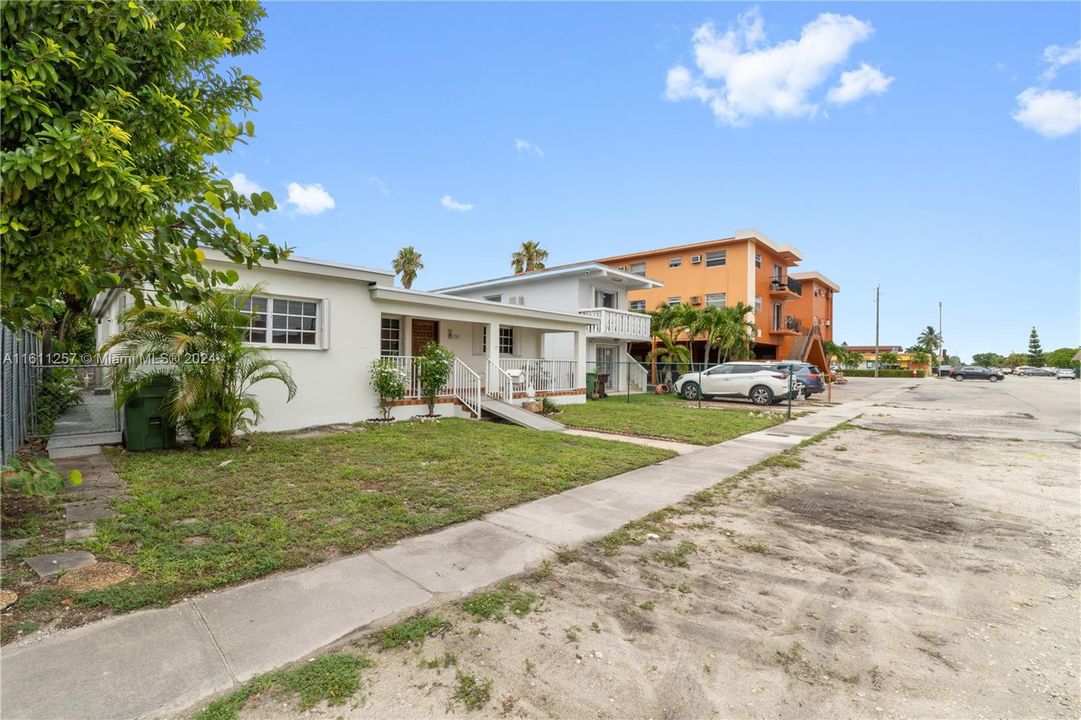 Active With Contract: $599,900 (4 beds, 2 baths, 1767 Square Feet)