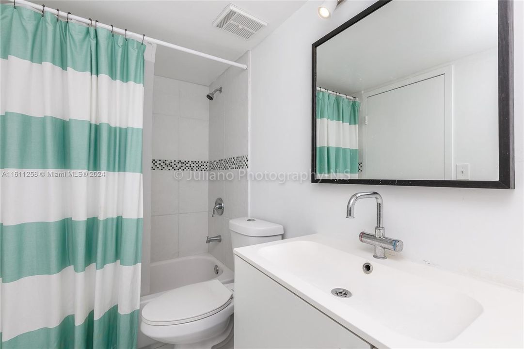 For Rent: $2,850 (2 beds, 2 baths, 1030 Square Feet)