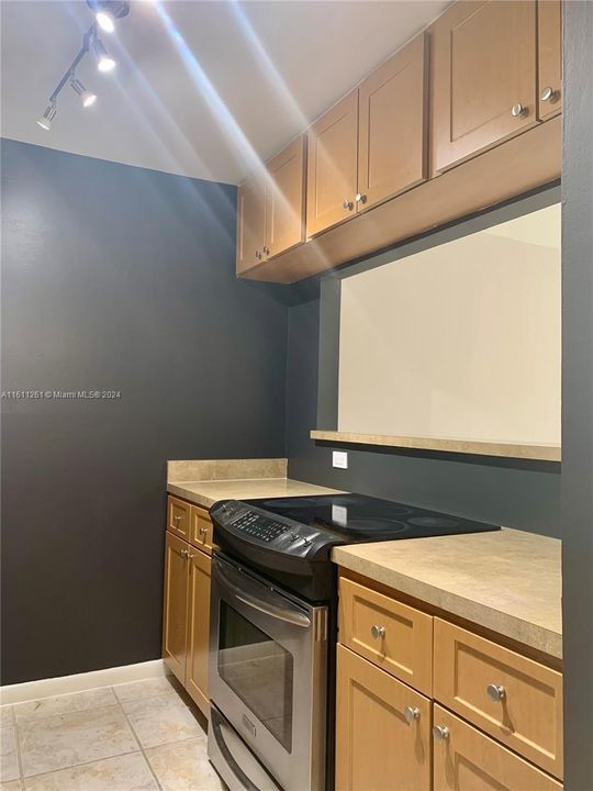 For Sale: $249,900 (1 beds, 1 baths, 685 Square Feet)