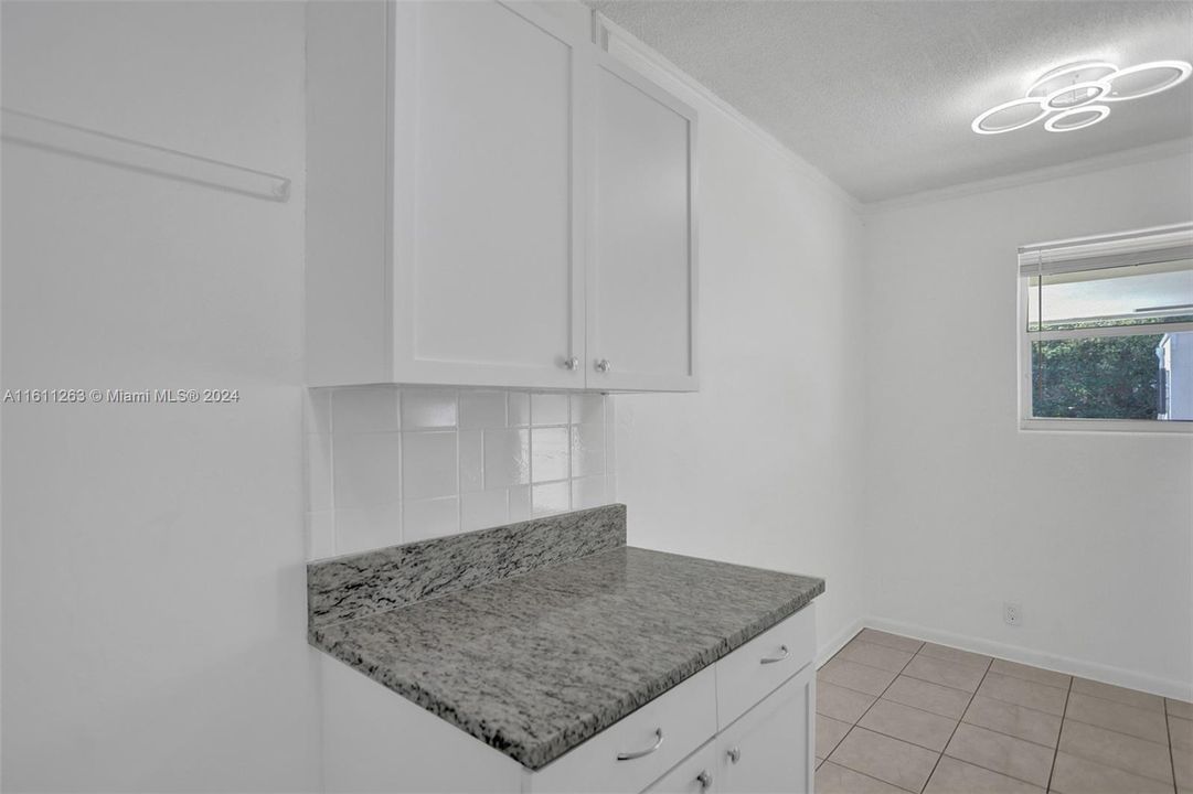 For Sale: $165,000 (1 beds, 1 baths, 494 Square Feet)