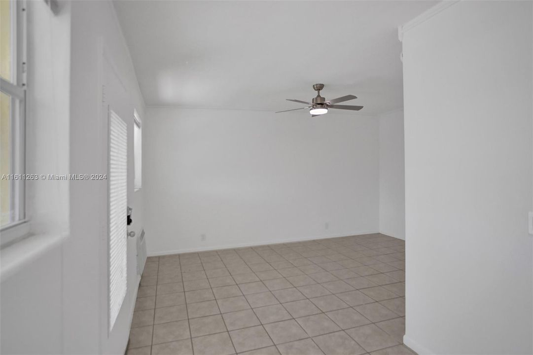 For Sale: $165,000 (1 beds, 1 baths, 494 Square Feet)