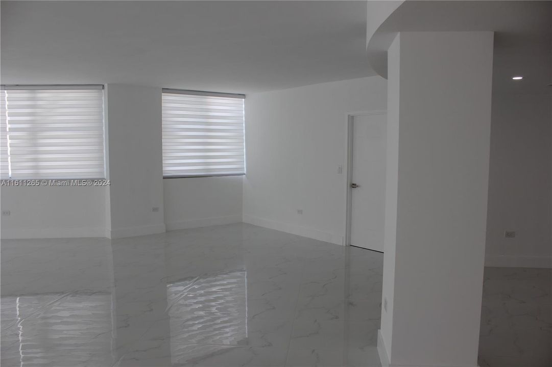 En Venta: $899,000 (3 camas, 2 baños, 2080 Pies cuadrados)