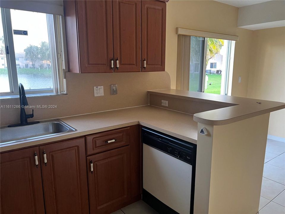 For Rent: $2,120 (3 beds, 2 baths, 1099 Square Feet)