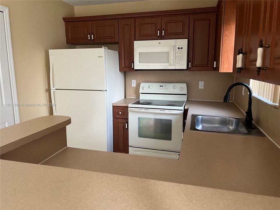 For Rent: $2,120 (3 beds, 2 baths, 1099 Square Feet)
