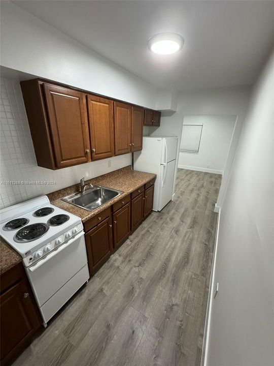 For Rent: $1,850 (1 beds, 1 baths, 900 Square Feet)