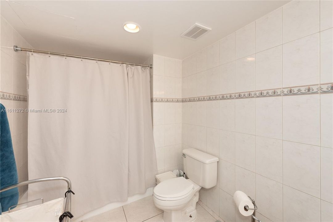 For Rent: $3,300 (2 beds, 2 baths, 1035 Square Feet)