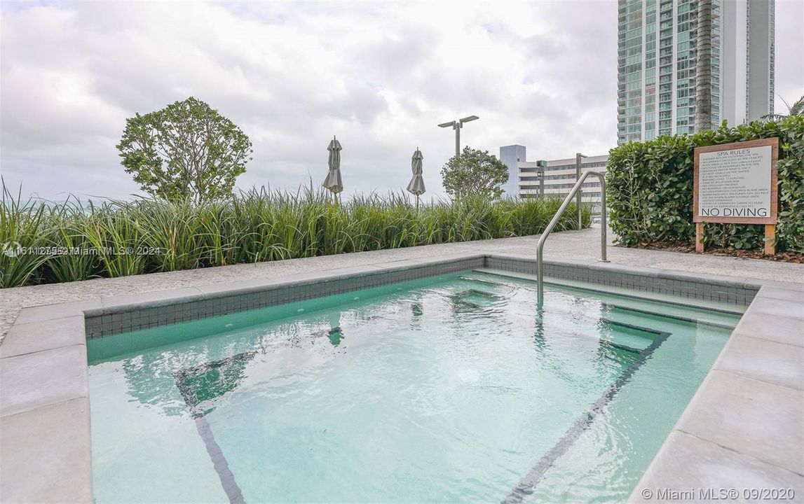 Active With Contract: $5,700 (2 beds, 3 baths, 1151 Square Feet)