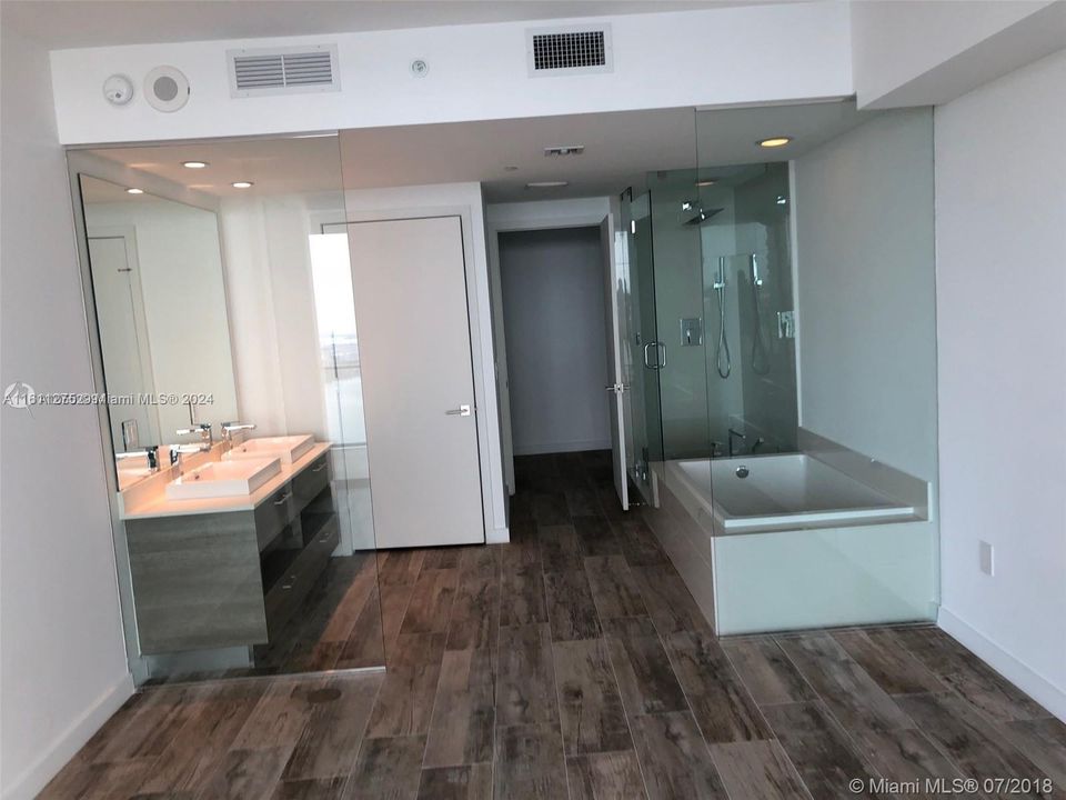 Active With Contract: $5,700 (2 beds, 3 baths, 1151 Square Feet)