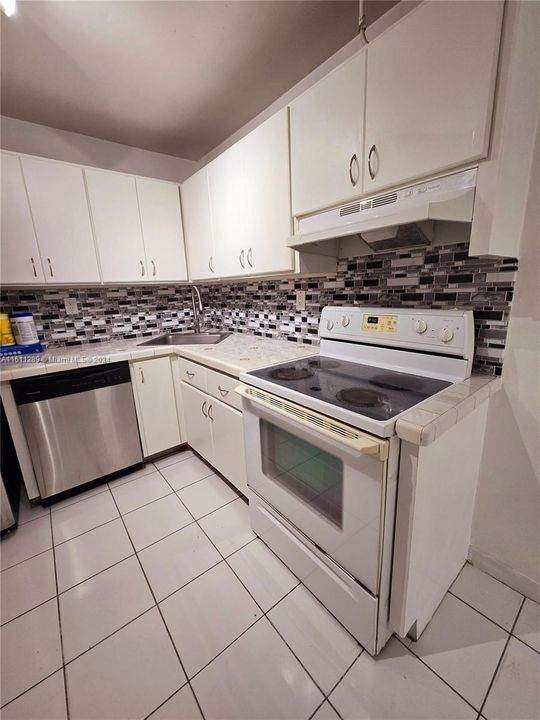 Recently Rented: $2,100 (2 beds, 2 baths, 1075 Square Feet)