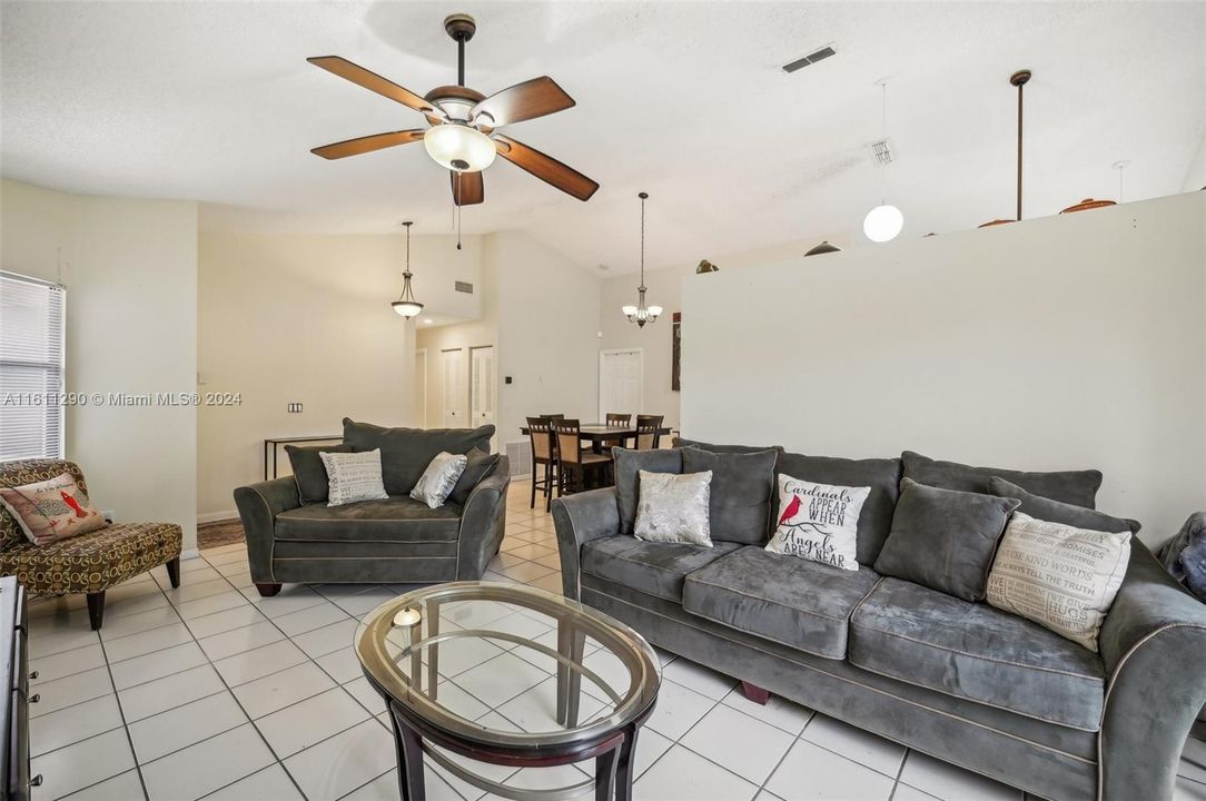 For Sale: $479,900 (3 beds, 2 baths, 1466 Square Feet)