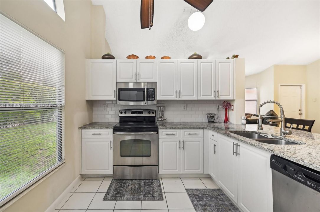 For Sale: $479,900 (3 beds, 2 baths, 1466 Square Feet)