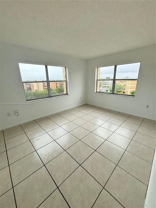 Recently Rented: $2,200 (2 beds, 2 baths, 870 Square Feet)