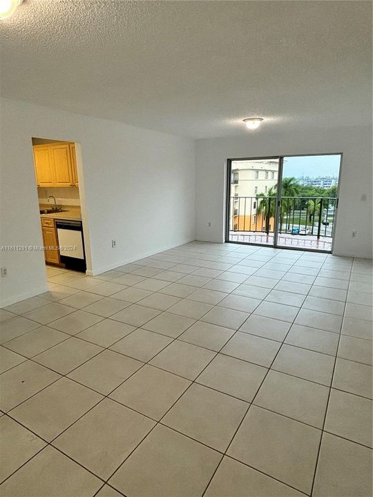 Recently Rented: $2,200 (2 beds, 2 baths, 870 Square Feet)