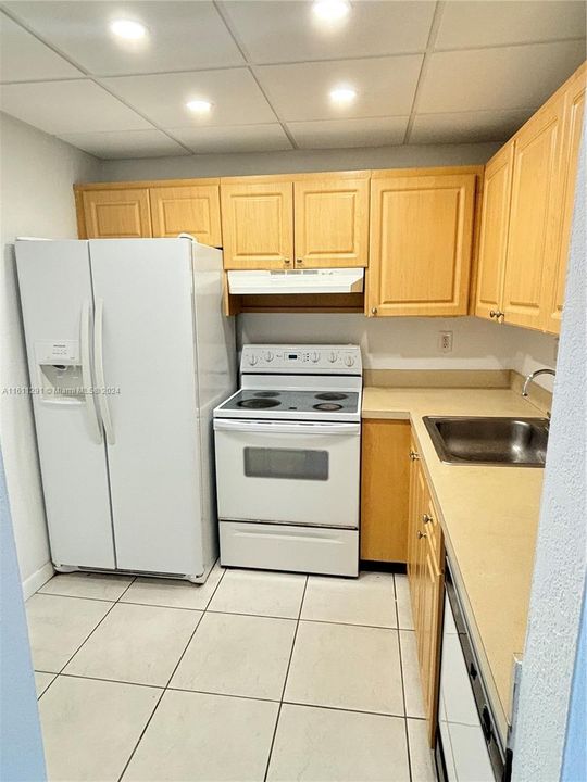 Recently Rented: $2,200 (2 beds, 2 baths, 870 Square Feet)