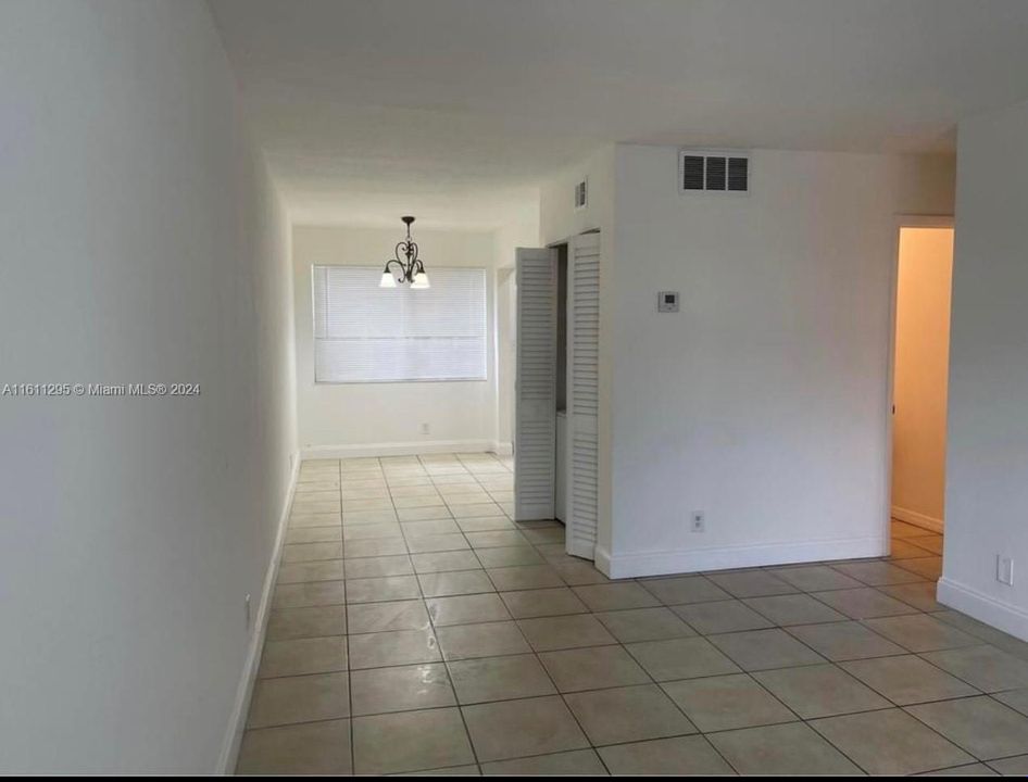 For Rent: $2,000 (2 beds, 1 baths, 938 Square Feet)