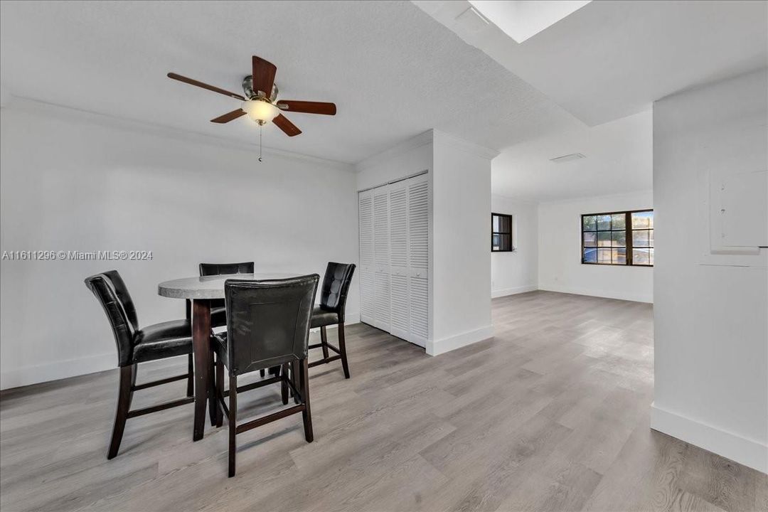 Active With Contract: $269,900 (2 beds, 1 baths, 1188 Square Feet)