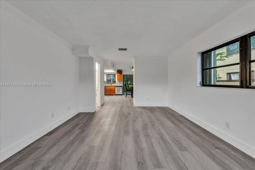 Active With Contract: $269,900 (2 beds, 1 baths, 1188 Square Feet)