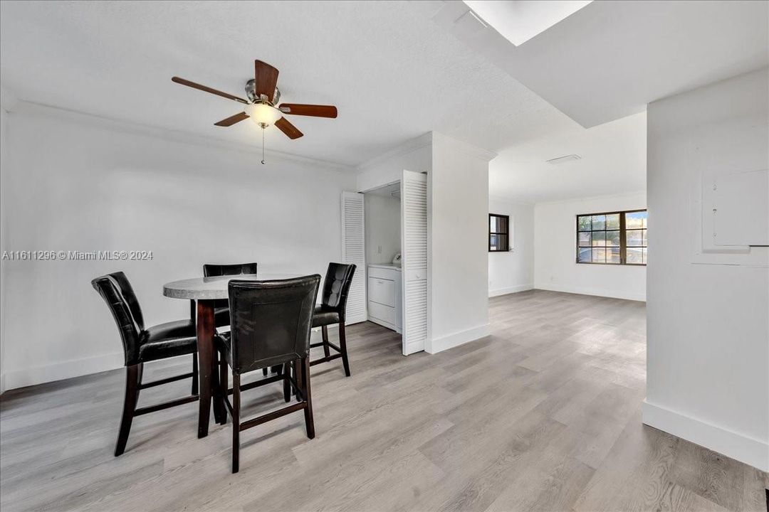 Active With Contract: $269,900 (2 beds, 1 baths, 1188 Square Feet)