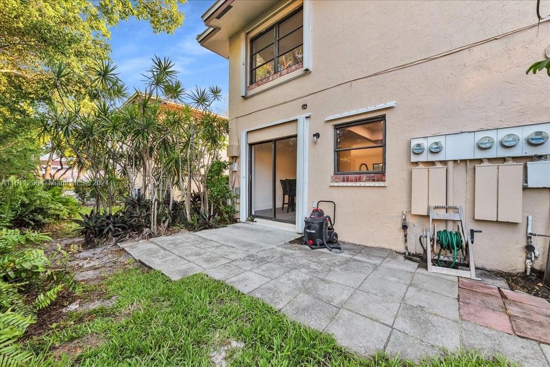 Active With Contract: $269,900 (2 beds, 1 baths, 1188 Square Feet)