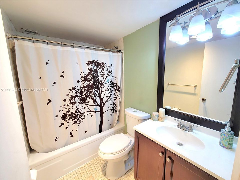 For Sale: $230,000 (1 beds, 2 baths, 870 Square Feet)