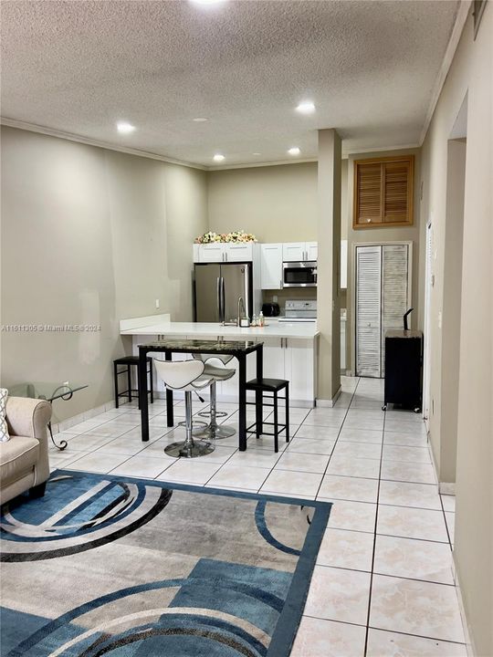 For Rent: $2,300 (2 beds, 2 baths, 900 Square Feet)