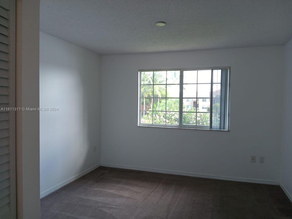 For Sale: $240,000 (2 beds, 2 baths, 1021 Square Feet)