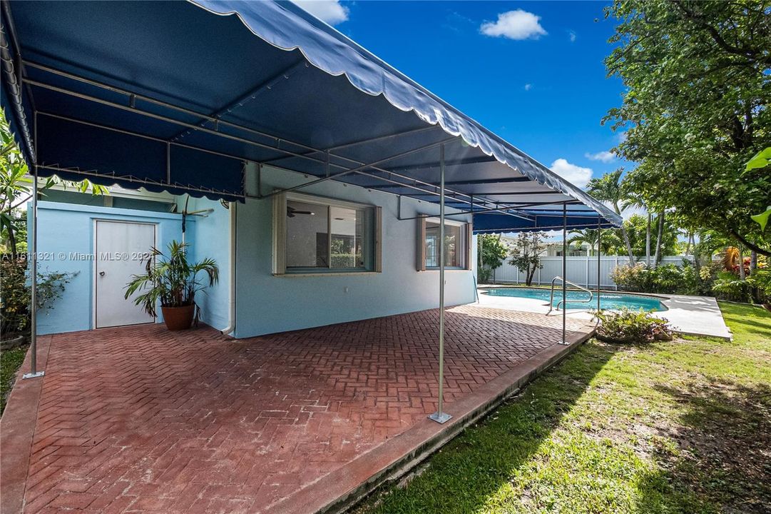 En Venta: $785,000 (3 camas, 2 baños, 1639 Pies cuadrados)