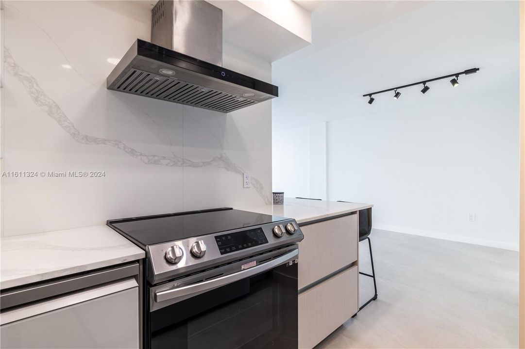 Recently Rented: $2,600 (1 beds, 1 baths, 790 Square Feet)