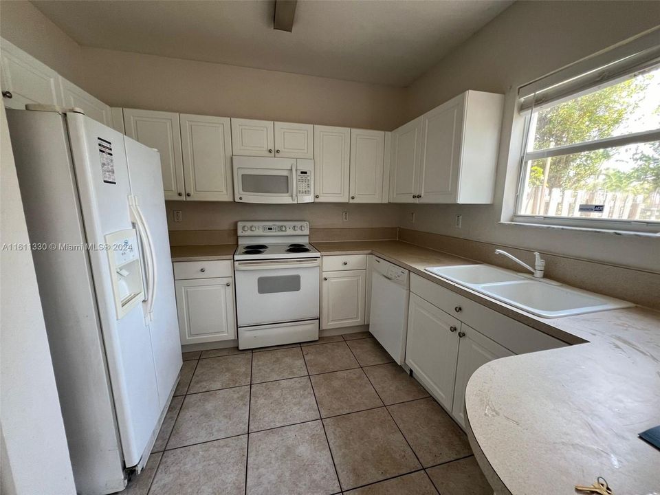 Recently Rented: $2,800 (3 beds, 2 baths, 1416 Square Feet)