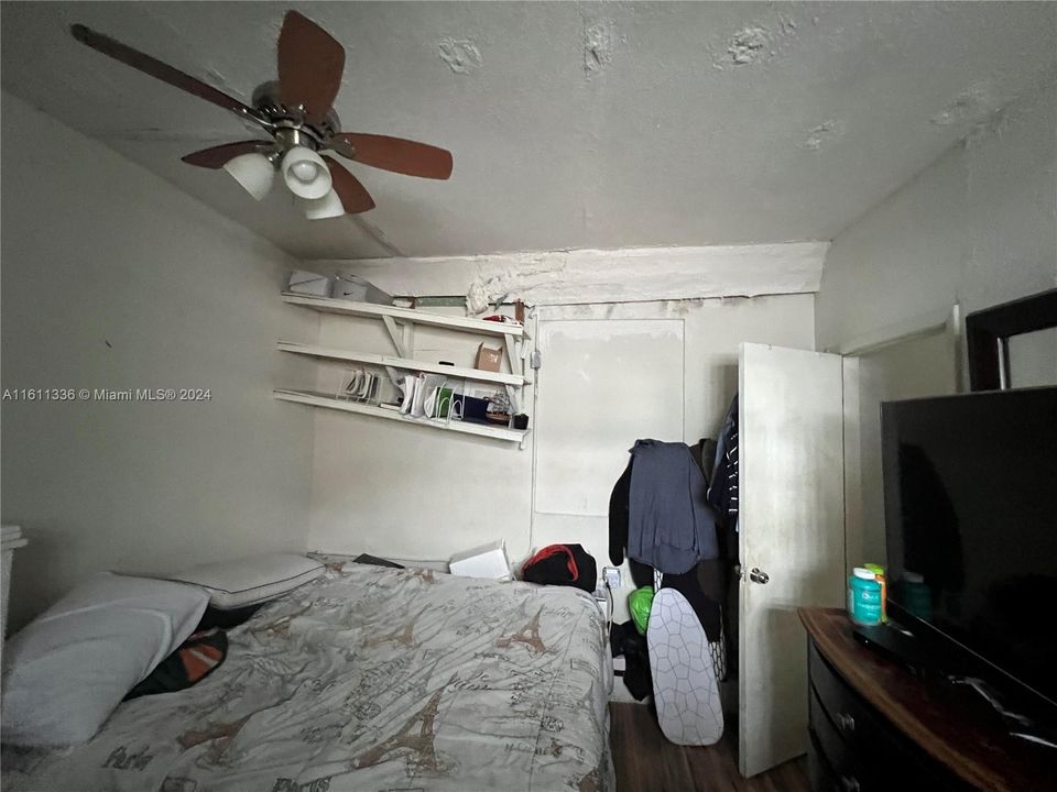 For Sale: $800,000 (2 beds, 1 baths, 1638 Square Feet)