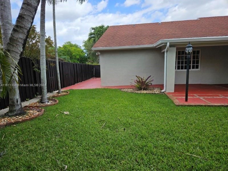 Active With Contract: $3,900 (4 beds, 2 baths, 2667 Square Feet)