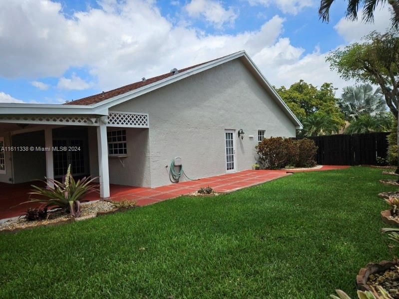 For Rent: $3,900 (4 beds, 2 baths, 2667 Square Feet)