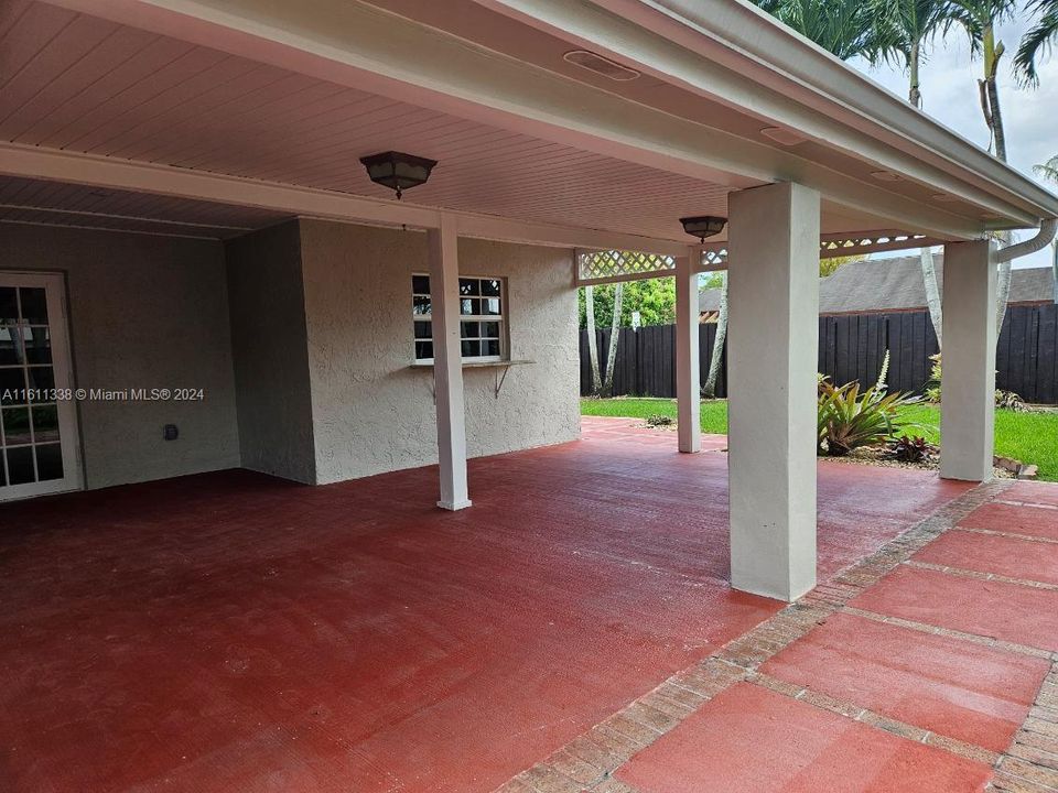 Active With Contract: $3,900 (4 beds, 2 baths, 2667 Square Feet)