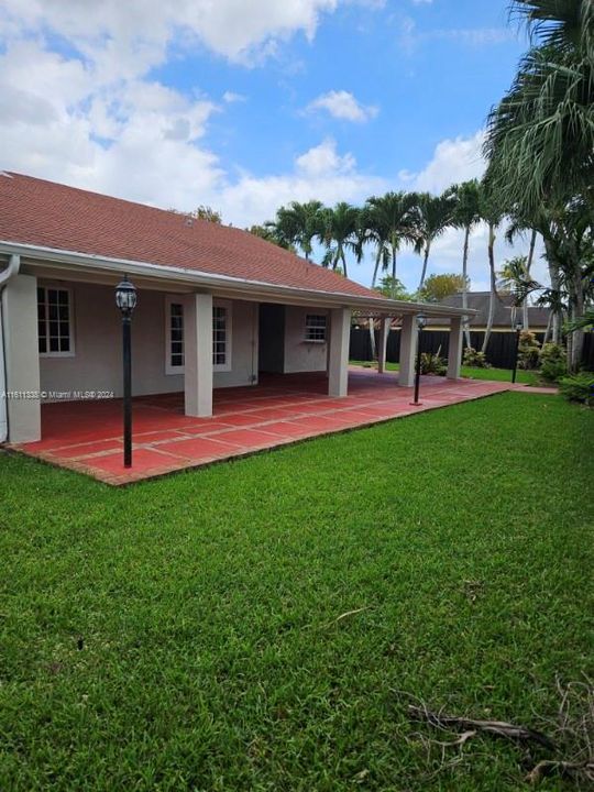 Active With Contract: $3,900 (4 beds, 2 baths, 2667 Square Feet)