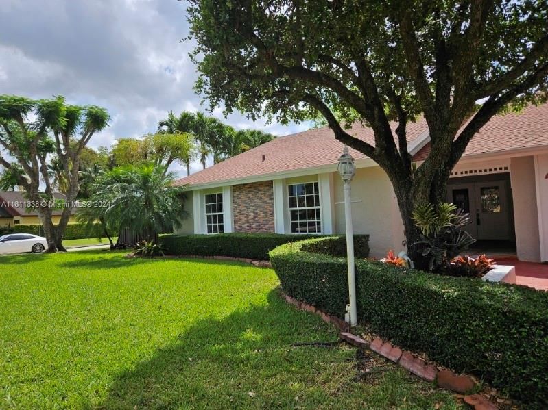 Active With Contract: $3,900 (4 beds, 2 baths, 2667 Square Feet)