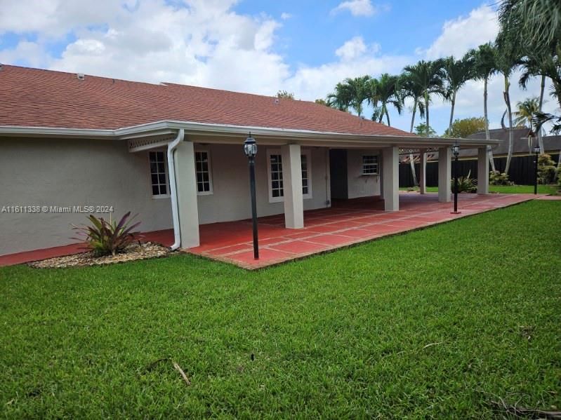 Active With Contract: $3,900 (4 beds, 2 baths, 2667 Square Feet)