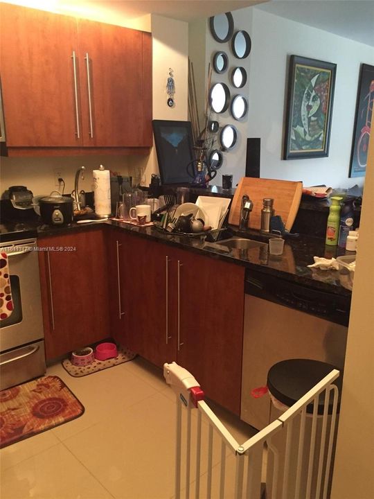 For Rent: $2,500 (1 beds, 1 baths, 759 Square Feet)