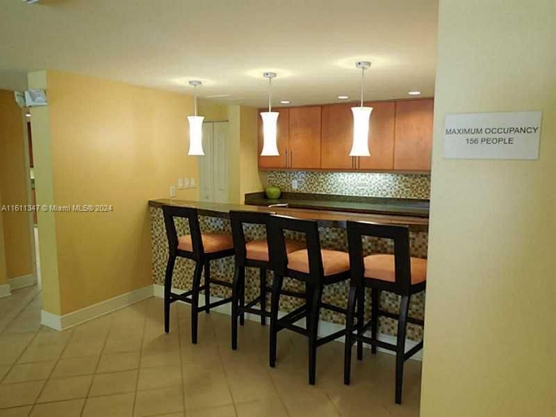 For Rent: $2,500 (1 beds, 1 baths, 759 Square Feet)