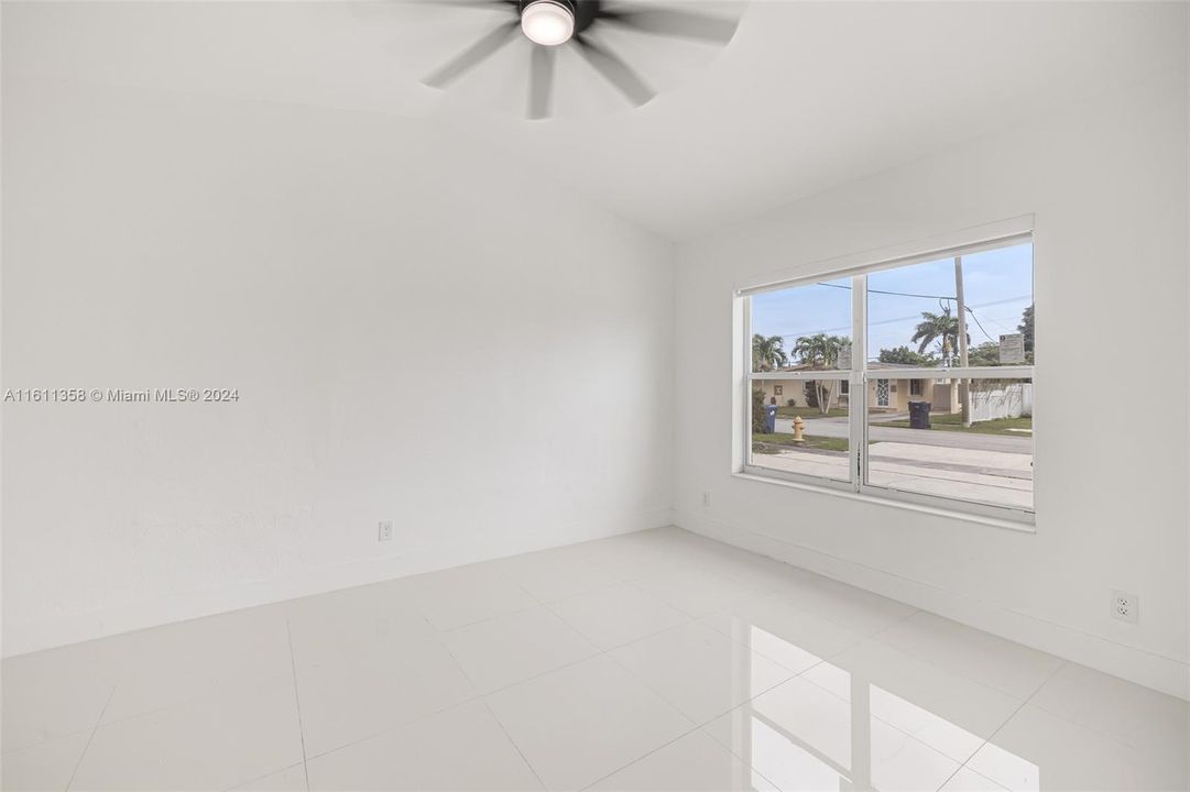 Active With Contract: $570,000 (3 beds, 1 baths, 1268 Square Feet)