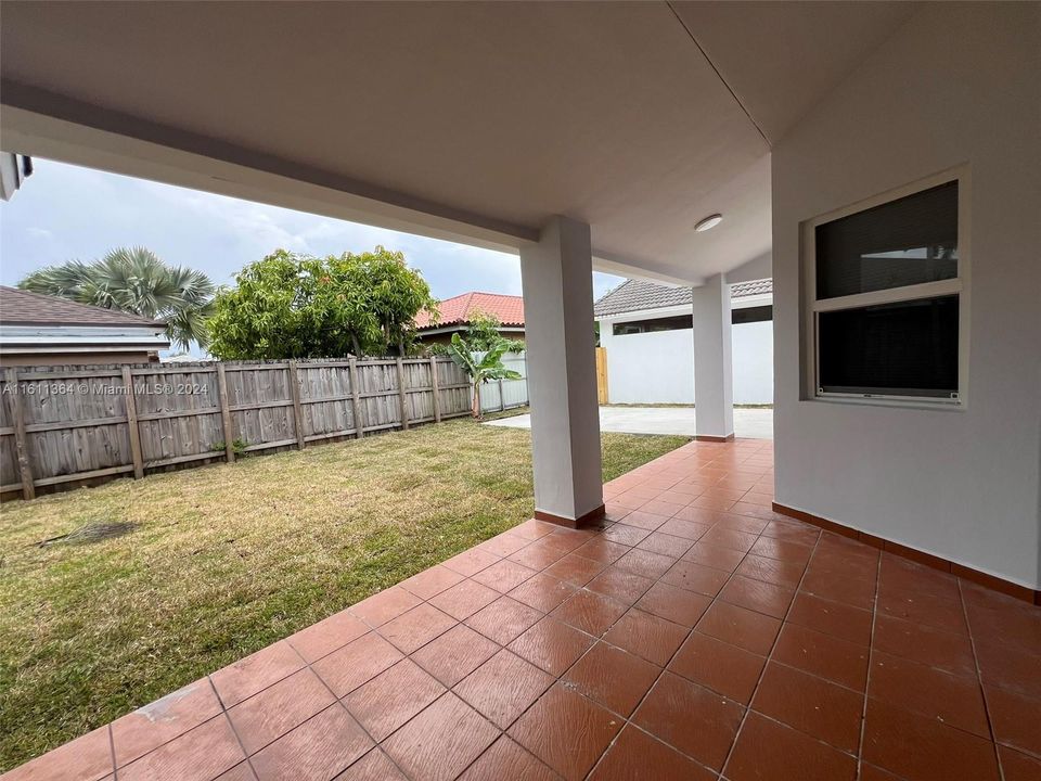 Activo con contrato: $639,900 (3 camas, 2 baños, 1648 Pies cuadrados)