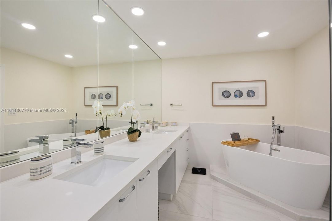 Renovated master bath, 2 sinks and bathtub