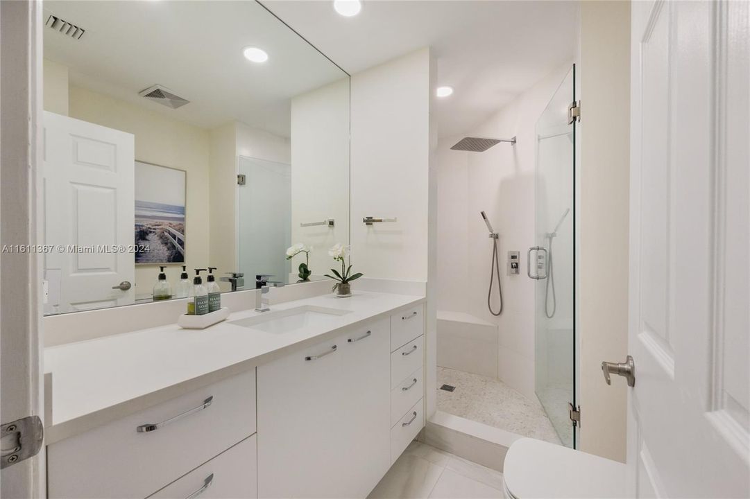 2nd Bathroom