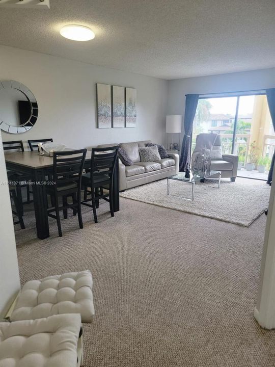 For Sale: $262,000 (1 beds, 1 baths, 710 Square Feet)