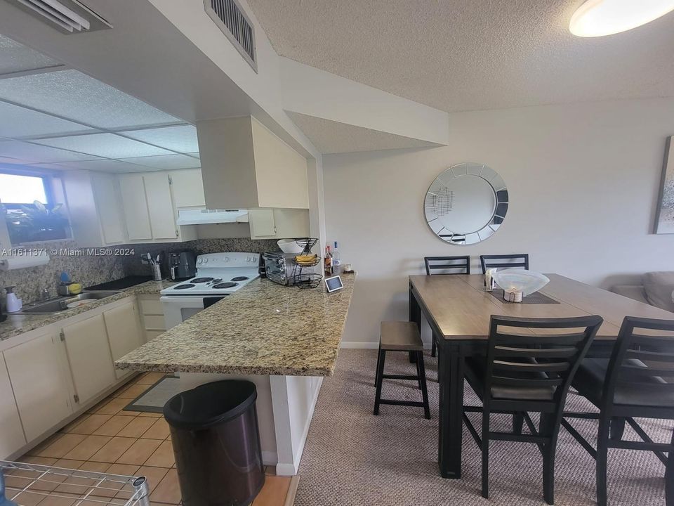 For Sale: $262,000 (1 beds, 1 baths, 710 Square Feet)