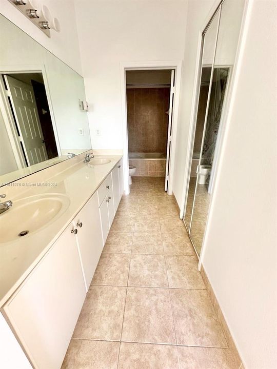 Active With Contract: $2,600 (2 beds, 2 baths, 1333 Square Feet)