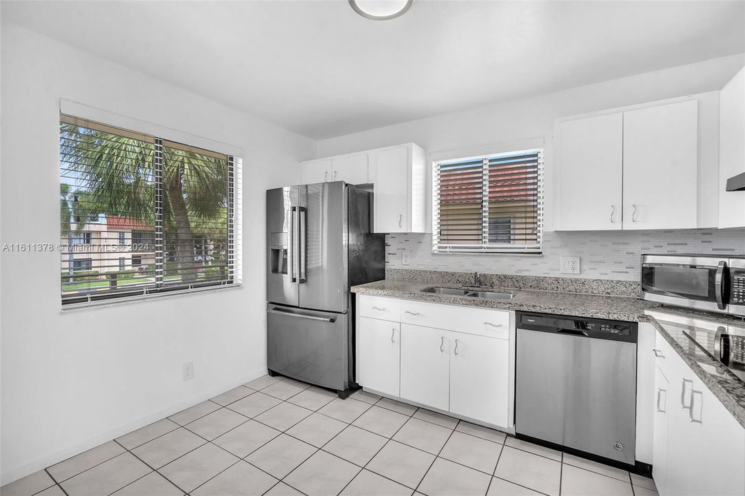 For Rent: $2,500 (2 beds, 2 baths, 1220 Square Feet)